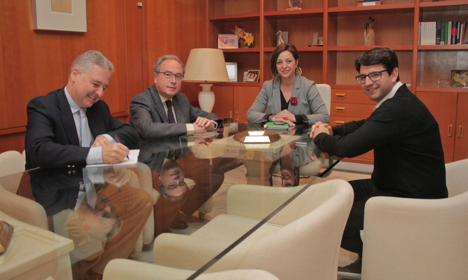 La alcaldesa y el primer teniente de alcalde se reúnen con CECO